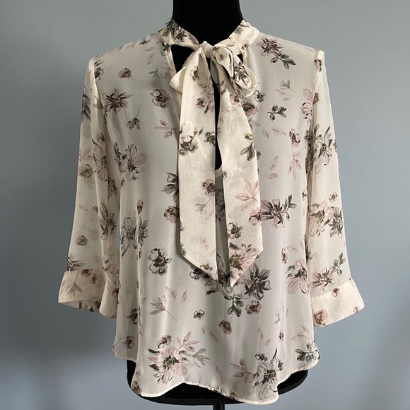 UO | Kimchi Blue | Olivia Floral Tie Neck Blouse - Picture 4 of 12